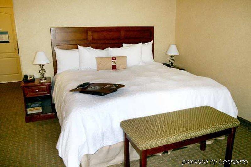 Hampton Inn Greenfield Room photo